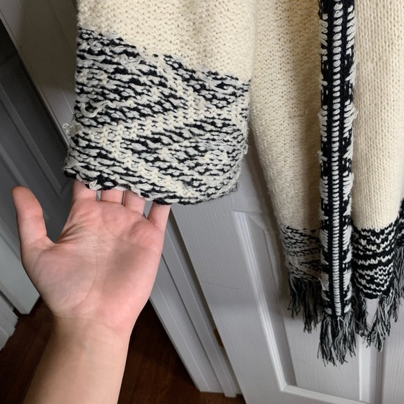 Charlotte Russe Cardigan - Picture 3 of 5